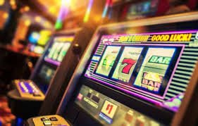 Pengguna memeriksa deposit lewat mobile